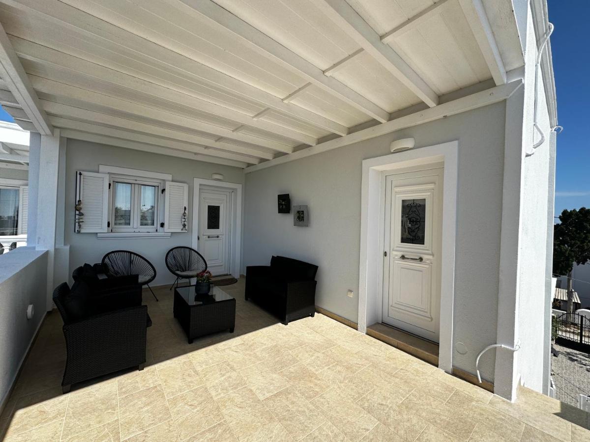 Veldi Art - Kamari Beach Apartment Fira  Exterior foto