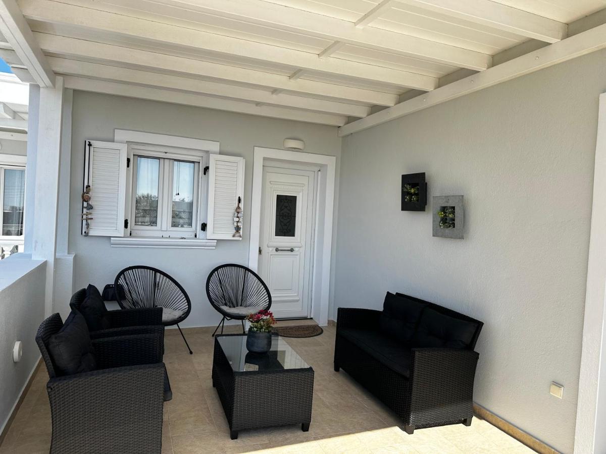 Veldi Art - Kamari Beach Apartment Fira  Exterior foto