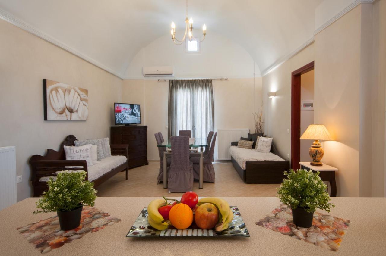 Veldi Art - Kamari Beach Apartment Fira  Exterior foto
